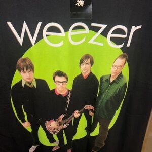 Weezer Band Tee ✌🏽
